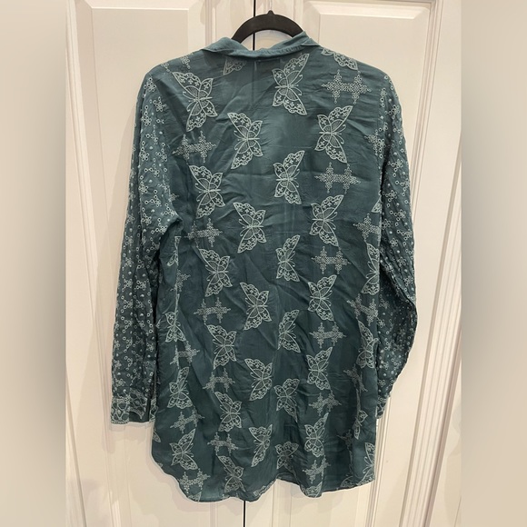 Johnny Was easy to wear and easy to travel. - Picture 2 of 4